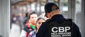 La regla que entra en vigor este 26 de diciembre e impactará en los migrantes y viajeros que lleguen a EE.UU.