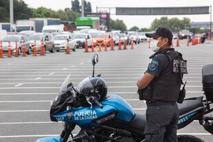 Fueron desplegados 19.000 efectivos de la Policía de la Ciudad para cumplir las misiones de vigilar la cuarentena y prevenir el delito