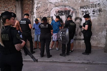 Control policial en el barrio 1.11.14 tras una intervención por delitos vinculados a drogas
