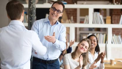 Controlar lo que decimos, cómo lo decimos y cómo actuamos es útil para aumentar la motivación y el sentimiento de pertenencia a un grupo

Foto: iStock