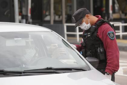 Un control de circulación en la autopista 25 de Mayo