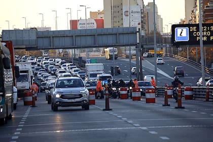 Controles en el Puente Pueyrredón