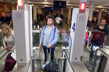 Controles en la aduana del aeropuerto de Ezeiza