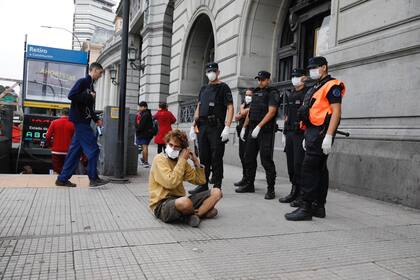 Controles en la estación de trenes de Retiro