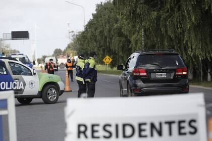 Los controles policiales solo permite el ingreso de vehículos con autorización de circulación