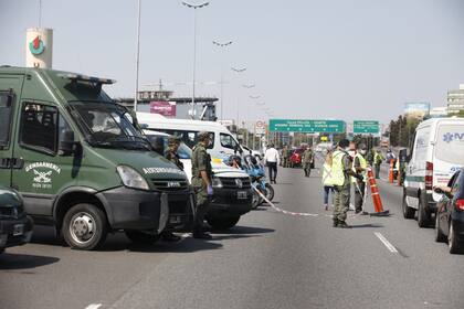 Controles en Panamericana mano a capital a la Altura del Shopping Unicenter