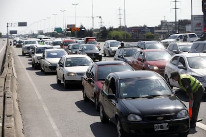 Controles en Panamericana mano a capital a la Altura del Shopping Unicenter