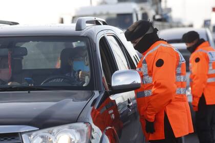 Controles estrictos en Puente La Noria, Sergio Berni llegó en moto al lugar enojado con la policía