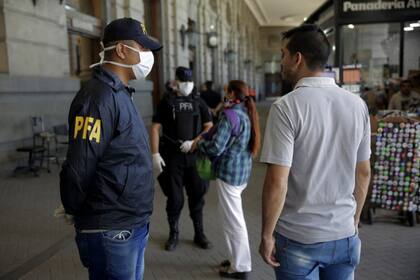 Controles para acceder a la terminal ferroviaria de Retiro