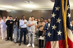 Convertirse en ciudadano estadounidense es una de las decisiones más importantes que puede tomar un inmigrante, indica el Uscis