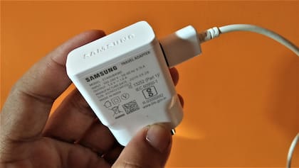 Conviene cambiar el cargador cuando pasaron varios años de su compra