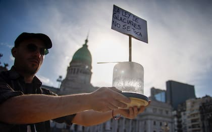 Convocatoria de ambientalistas y otras organizaciones contra la reforma en la ley de glaciares
