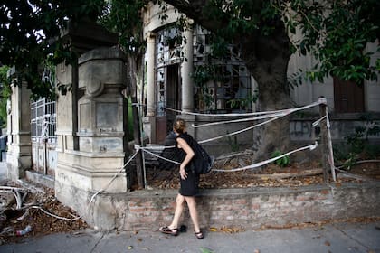 Convocatoria de vecinos y organizaciones vecinales en la casa de francisco Beiró para la protección del patrimonio cultural de la ciudad.
.