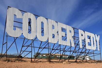 El cartel de bienvenida a la localidad
