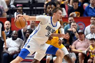 Cooper Flagg recibe elogios en su debut con los Mavericks en la Liga de Verano