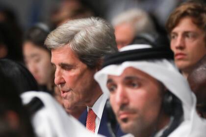 John Kerry, enviado presidencial especial de Estados Unidos para el Clima, asiste al día 13 de la Conferencia Climática COP28 de la UNFCCC el 13 de diciembre de 2023 en Dubái.