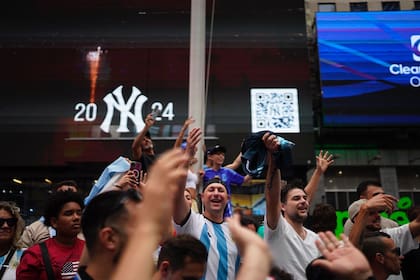 Copa América 2024. Banderazo en Times Square.