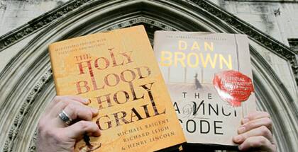 Copias de "El Código Da Vinci" y de "Holy Blood, Holy Grail", frente a la Corte londinense