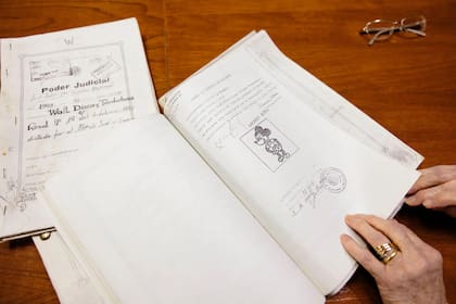 Copias de los documentos judiciales y de los registros de marcas de Mickey utilizados en el caso