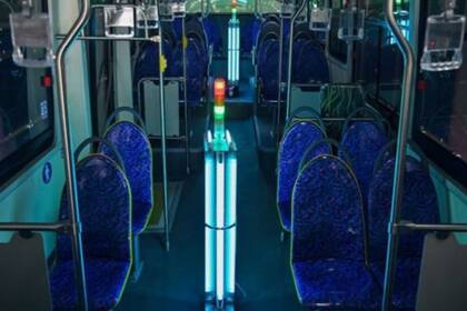 Desde su hallazgo, la luz UVC se ha convertido en un método básico de esterilización, siendo utilizado en hospitales, aviones, oficinas e incluso en fábricas de alimentos.