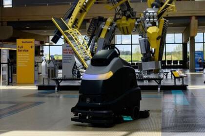 Existen robots que aplican esta luz ultravioleta para limpiar pisos de hospitales y aeropuertos.