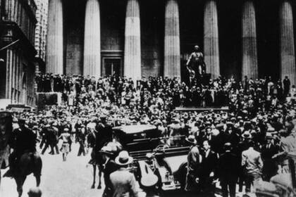 La muchedumbre en la calle se concentró frente a la Bolsa de Valores de Nueva York, en octubre de 1929.