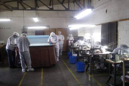 Coranavirus: en un mes, presos bonaerenses fabricaron 85.000 barbijos