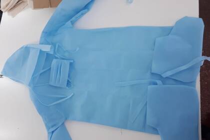 Coranavirus: en un mes, presos bonaerenses fabricaron 85.000 barbijos, camisolines y cofias