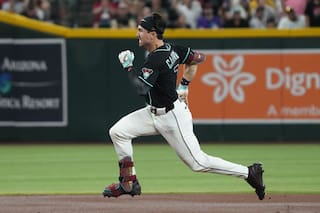 Corbin Carroll conecta dos triples remolcadores y Diamondbacks aplastan 9-1 a Rockies