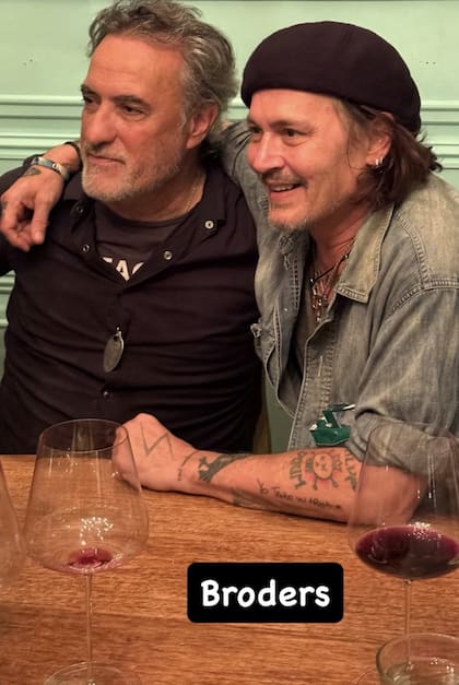 Corcho Rodríguez junto a Johnny Depp, ahora juntos en Buenos Aires