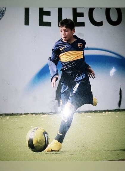 Córdoba cursó la novena y la octava divisiones en Boca y lo dejaron libre; el club xeneize es muy conocido en Montenegro, donde se sigue la liga argentina.