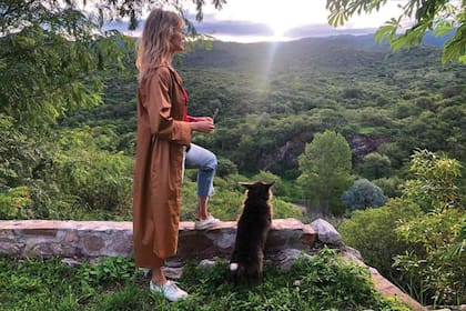 “Córdoba es mi retiro, tengo ahí mi templo y es mi lugar de profunda conexión con la naturaleza”, revela la productora quien hace un tiempo compartió en sus redes sociales una foto de su nueva vida en la provincia. 
