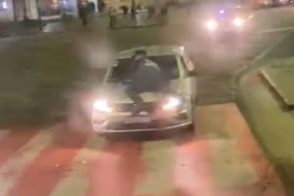 Córdoba: escapó de un control y arrastró a un policía en el capot varias cuadras
