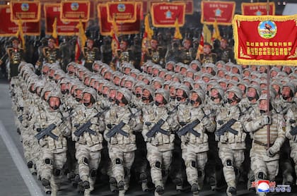 Miles de soldados participaron del desfile