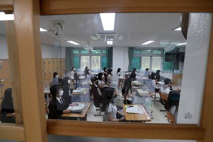 Corea del Sur ha adoptado nuevas medidas para garantizar el distanciamiento social de los alumnos en las escuelas tras un rebrote de casos de coronavirus en el país