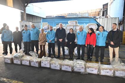 Coria, Ferrero, Berard y los demás asistentes al acto de quema de droga