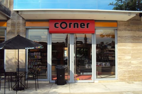 Corner mi lugar, el local gastronómico que el mexicano Gerardo González Valencia abrió con el dinero de Los Cuinis, el brazo financiero del Cartel de Jalisco Nueva Generación