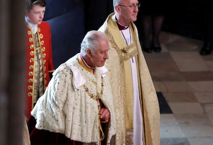 El rey Carlos III de Gran Bretaña llega a la Abadía de Westminster, en el centro de Londres, el 6 de mayo de 2023, para su coronación. 