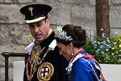 El príncipe Guillermo de Gales y Kate llegan a la abadía de Westminster, en el centro de Londres, el 6 de mayo de 2023, antes de la coronación del rey Carlos III y la reina consorte Camilla. 