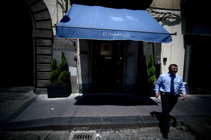 Coronavirus: la prostituta que dio positivo ante un test de coronavirus podría haber infectado a 30 personas y la policía empezó la difícil tarea de encontrar a los clientes