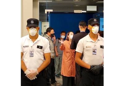 Coronavirus: activaron el protocolo en Aeroparque para 17 coreanos que llegaron de Chile