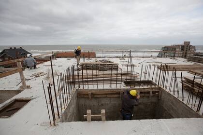 Coronavirus: con estrictos protocolos sanitarios vuelve la construcción privada en Pinamar y la costa
