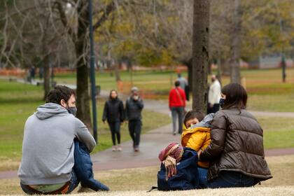 La salida con chicos, una "excusa" para los adultos