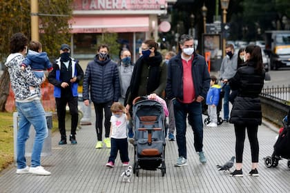 El apoyo a la cuarentena registra un descenso sostenido, pero todavía es mayoritario