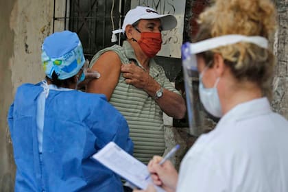 Coronavirus en Buenos Aires: comenzaron los testeos por coronavirus y vacunación antigripal en Villa La Rana