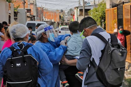 Coronavirus en Buenos Aires: comenzaron los testeos por coronavirus y vacunación antigripal en Villa La Rana