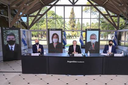 Fernández junto a Kicillof, Larreta, Carreras, Capitanich y Morales