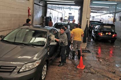 Los lavaderos de autos podrán abrir sus puertas a partir del fin de semana próximo, junto a otras actividades que estaban paralizadas desde marzo