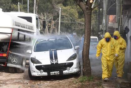 Desinfección y testeos en el barrio José Luis Cabezas