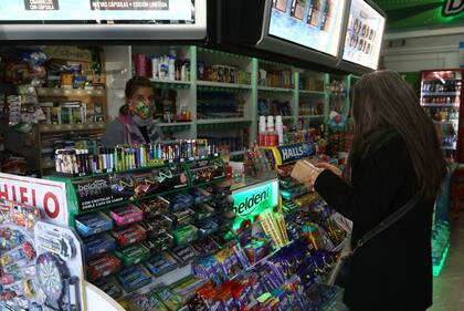 La habilitación del fin de semana alcanzará a todos los comercios, pero no abrirán los shoppings